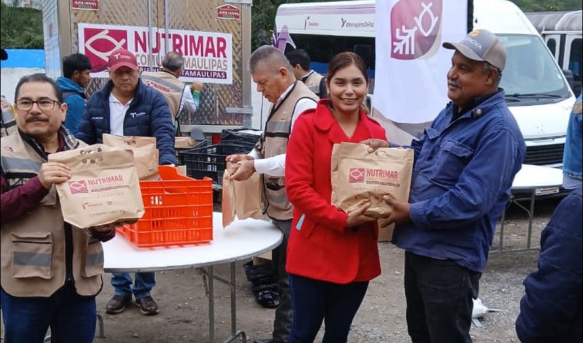 Entrega de pescado a habitantes del municipio de San Nicolas