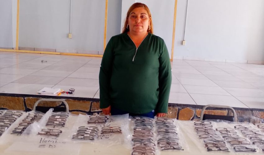 Entrega de Lentes por parte del DIF